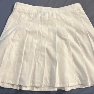 Elegant White Hollister Pleated Skirt